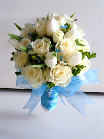 white-rose-bouquet-floating.JPG